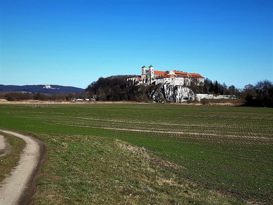 Obrazek posiada pusty atrybut alt; plik o nazwie Piekary-naprzeciwko-Tyńca-marzec-2010.jpg